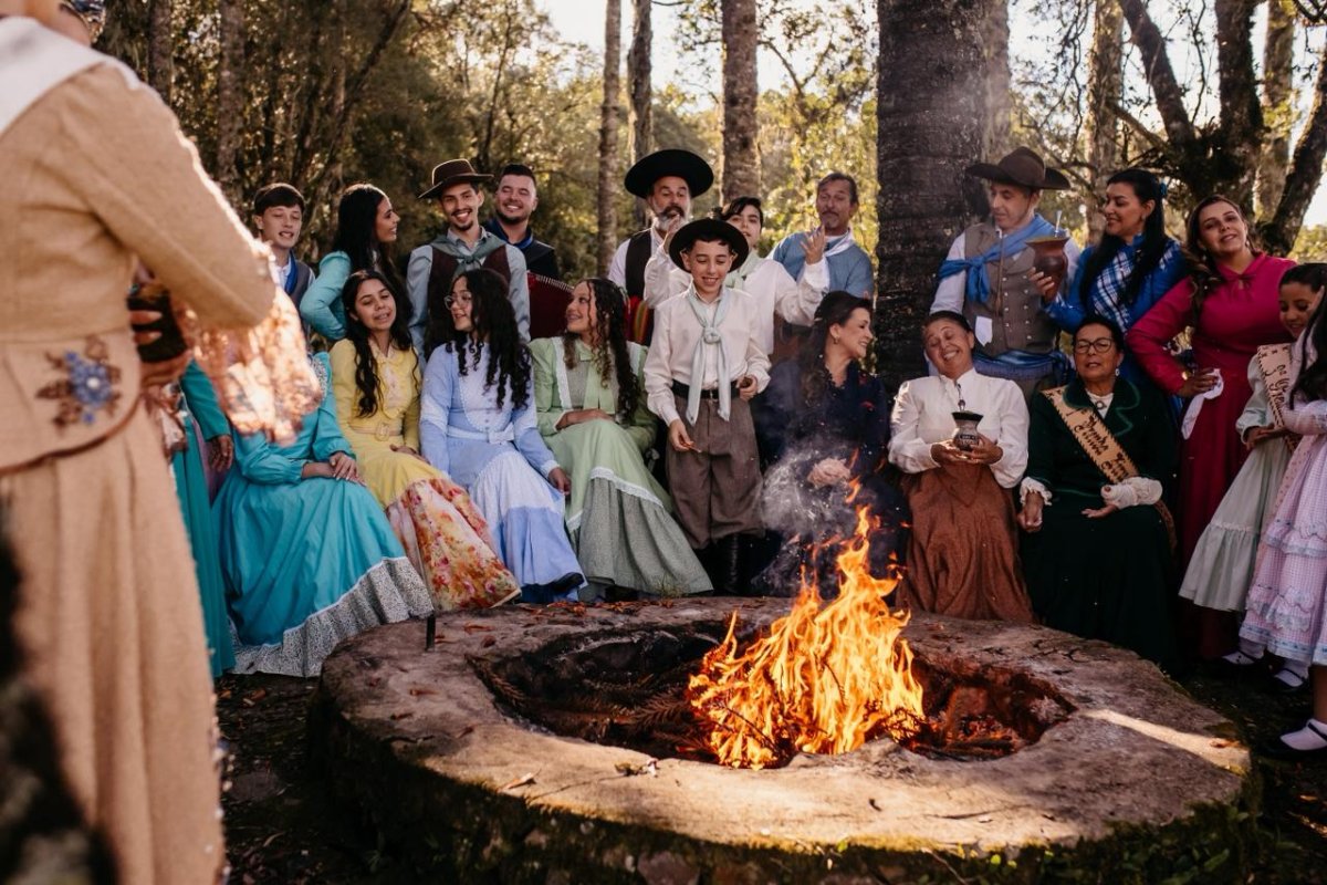 Sapecada do pinhão: O ritual que atravessa gerações