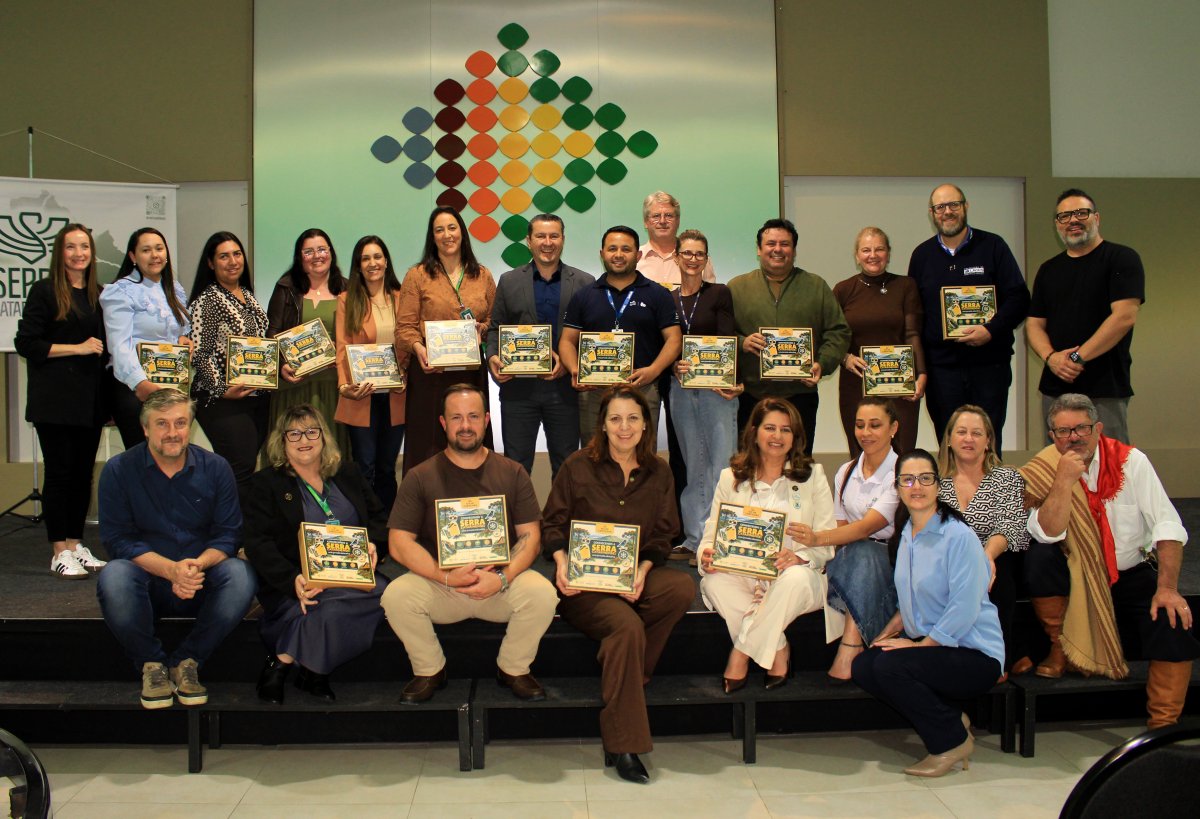 Professores multiplicadores recebem cartilhas do Programa Turismo nas Escolas